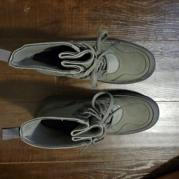 NEW UGG The UGG Lug Boots Womens 7.5 Moss Green Outdoors Rugged Chunky Grunge - Picture 2 of 9